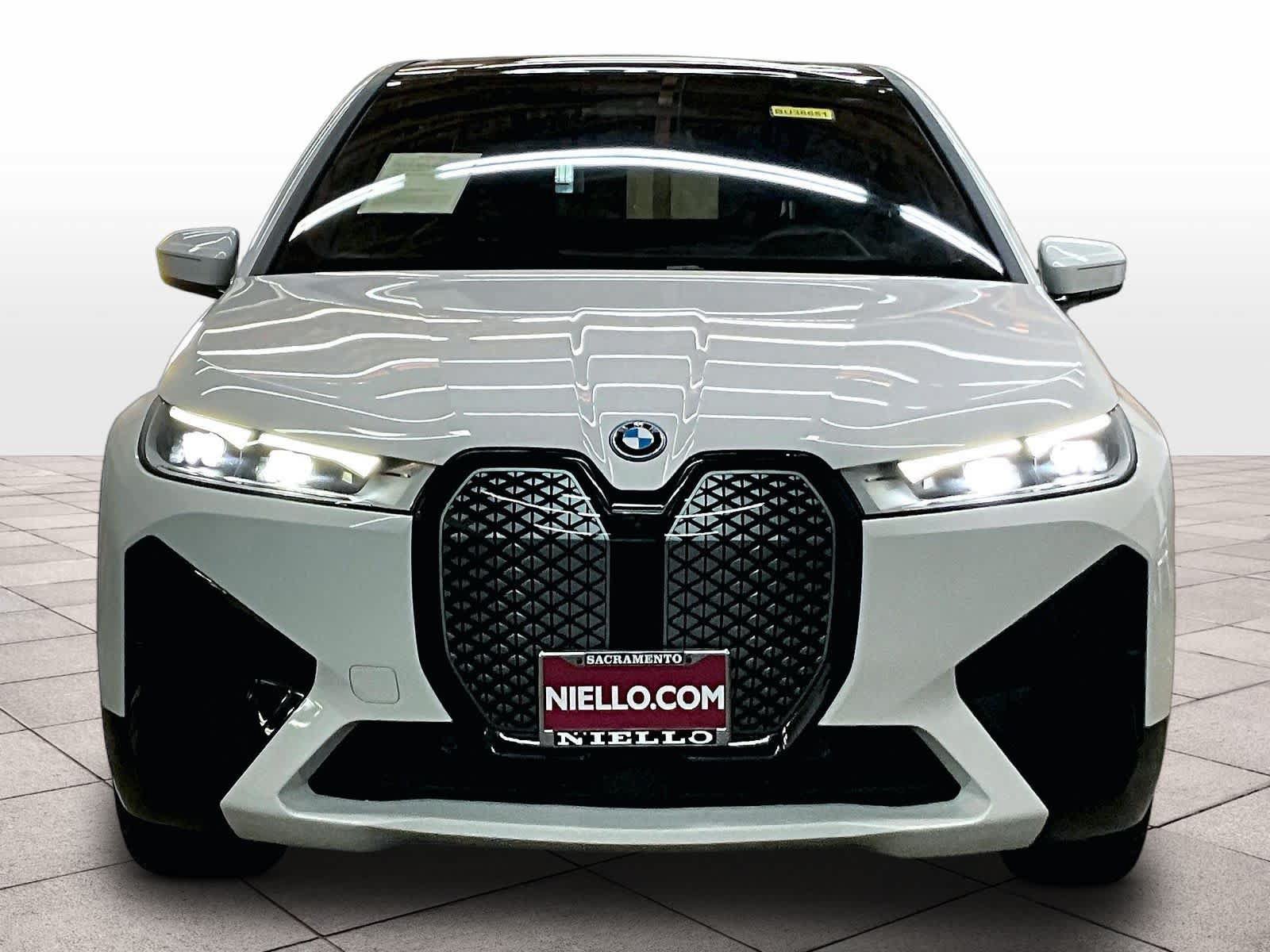 Used 2024 BMW iX xDrive50 w/ Sport Package AWD/4WD image 3