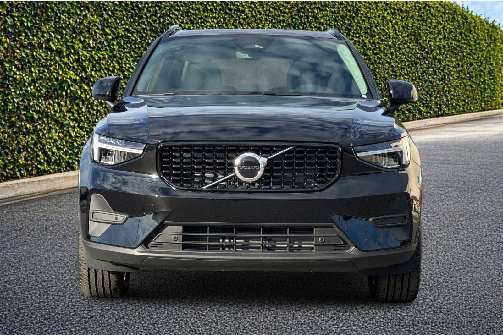 New 2026 Volvo XC40 B4 Core w/ Protection Package Premier FWD image 9