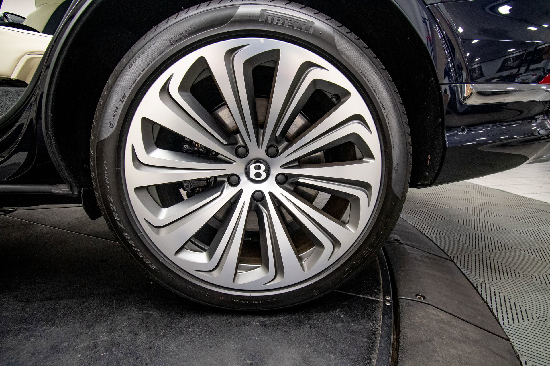 New 2025 Bentley Bentayga AWD/4WD image 27