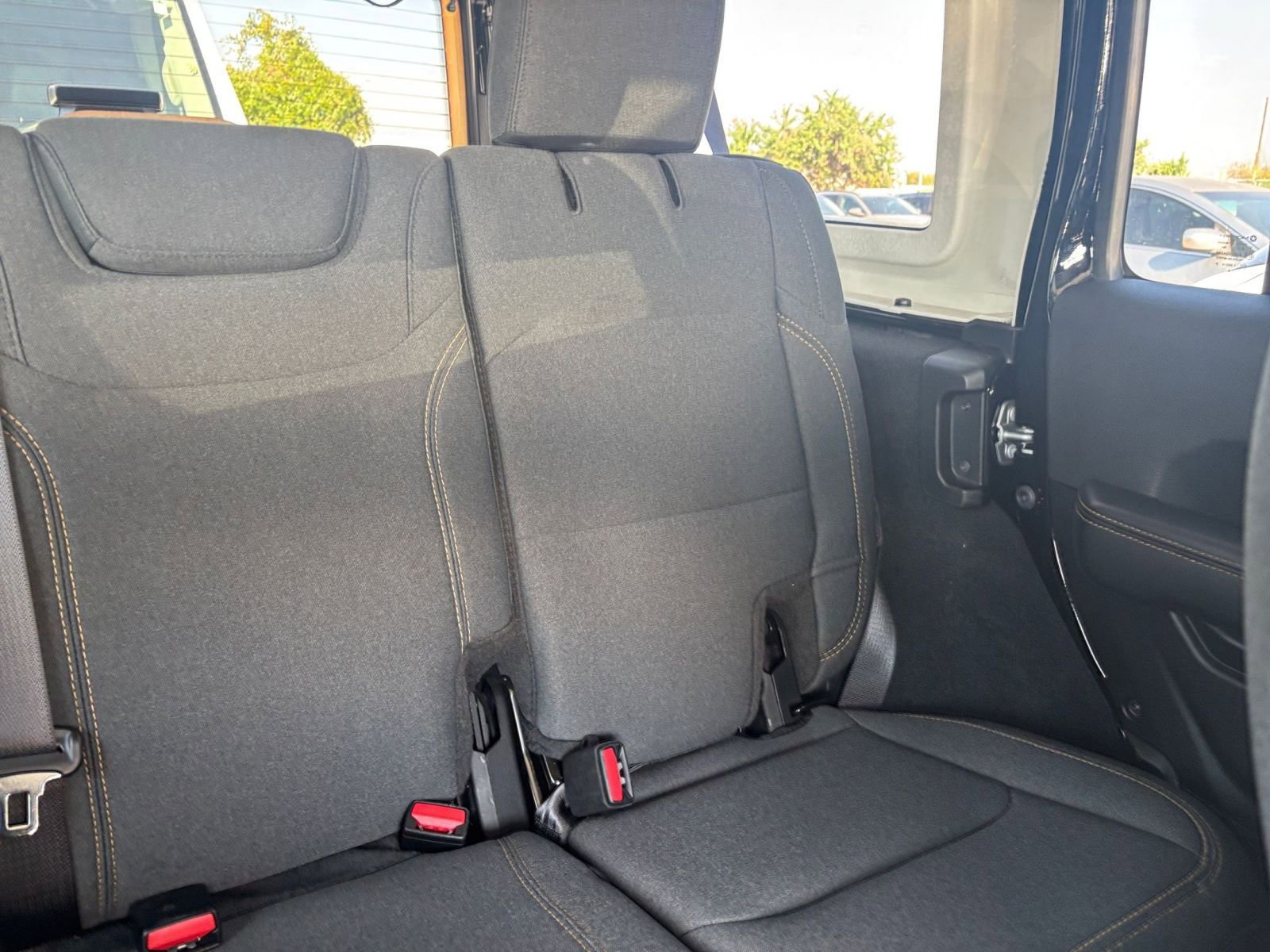 Used 2025 Jeep Wrangler Sahara image 35