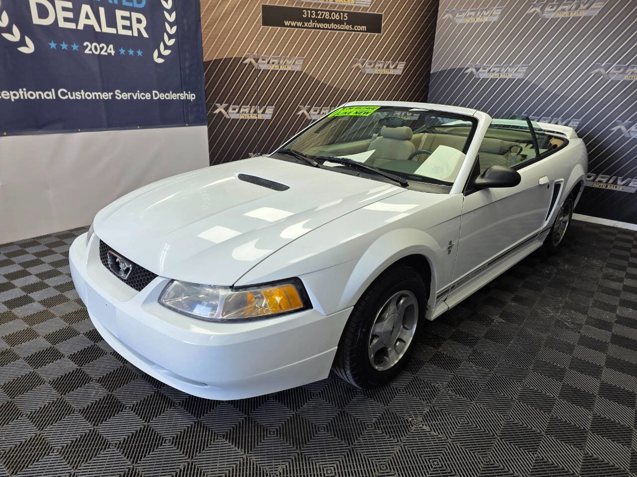 Used 2000 Ford Mustang Base 2dr Convertible RWD image 2