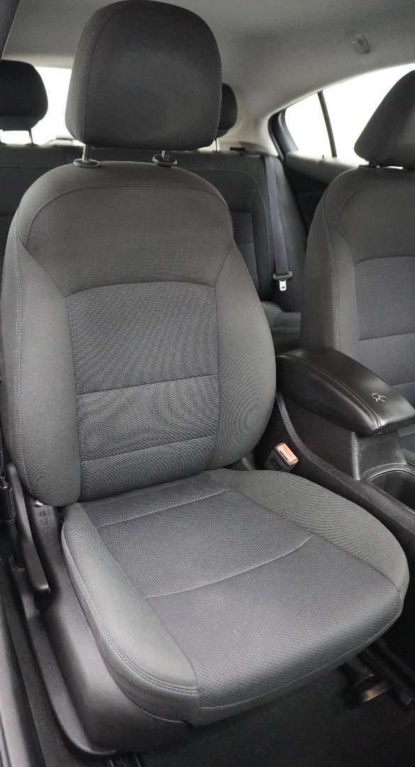 Used 2017 Chevrolet Cruze LT w/ Convenience Package FWD image 9
