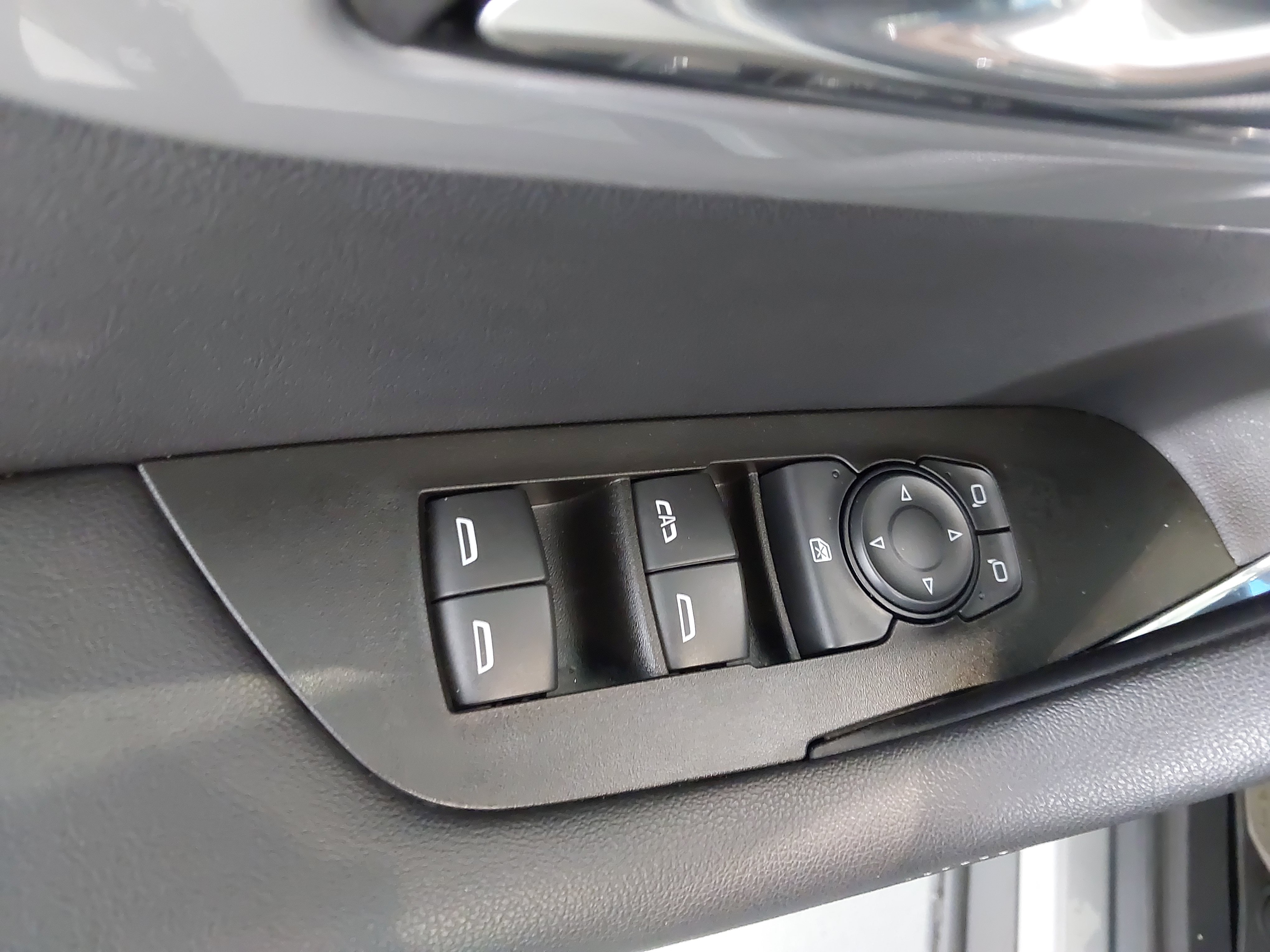 Used 2025 Chevrolet Blazer LT w/ Convenience Package FWD image 26