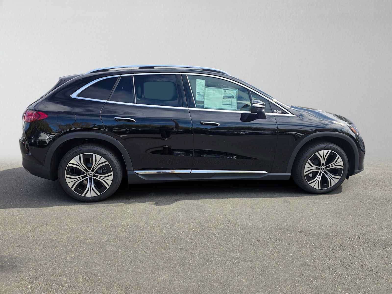New 2026 Mercedes-Benz EQE 320 4MATIC SUV image 2