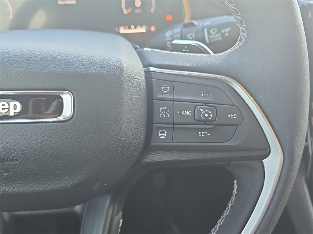 Used 2025 Jeep Grand Cherokee Laredo w/ Luxury Tech Group I image 18