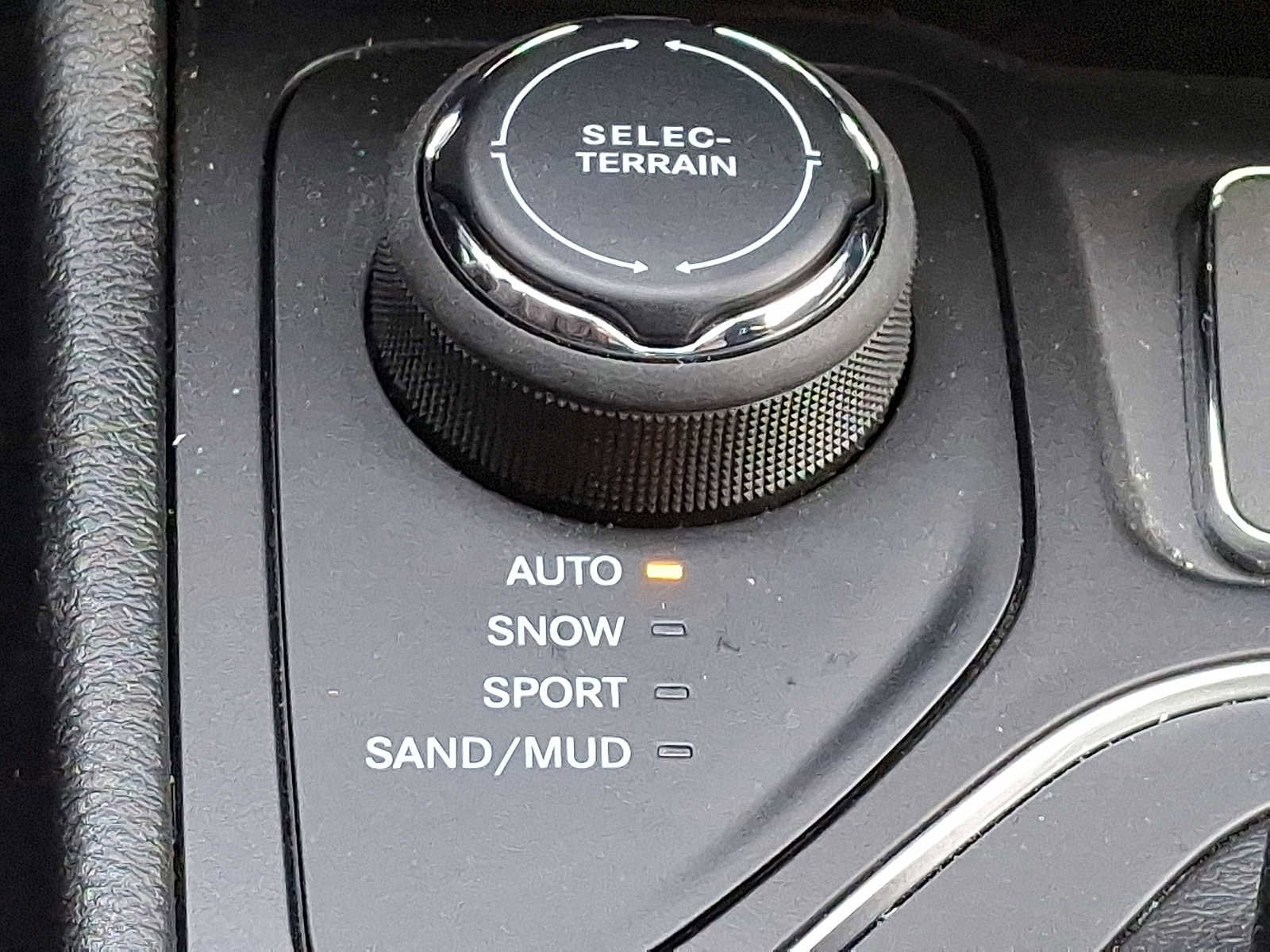 Used 2021 Jeep Cherokee Latitude Lux w/ Comfort/Convenience Group image 24