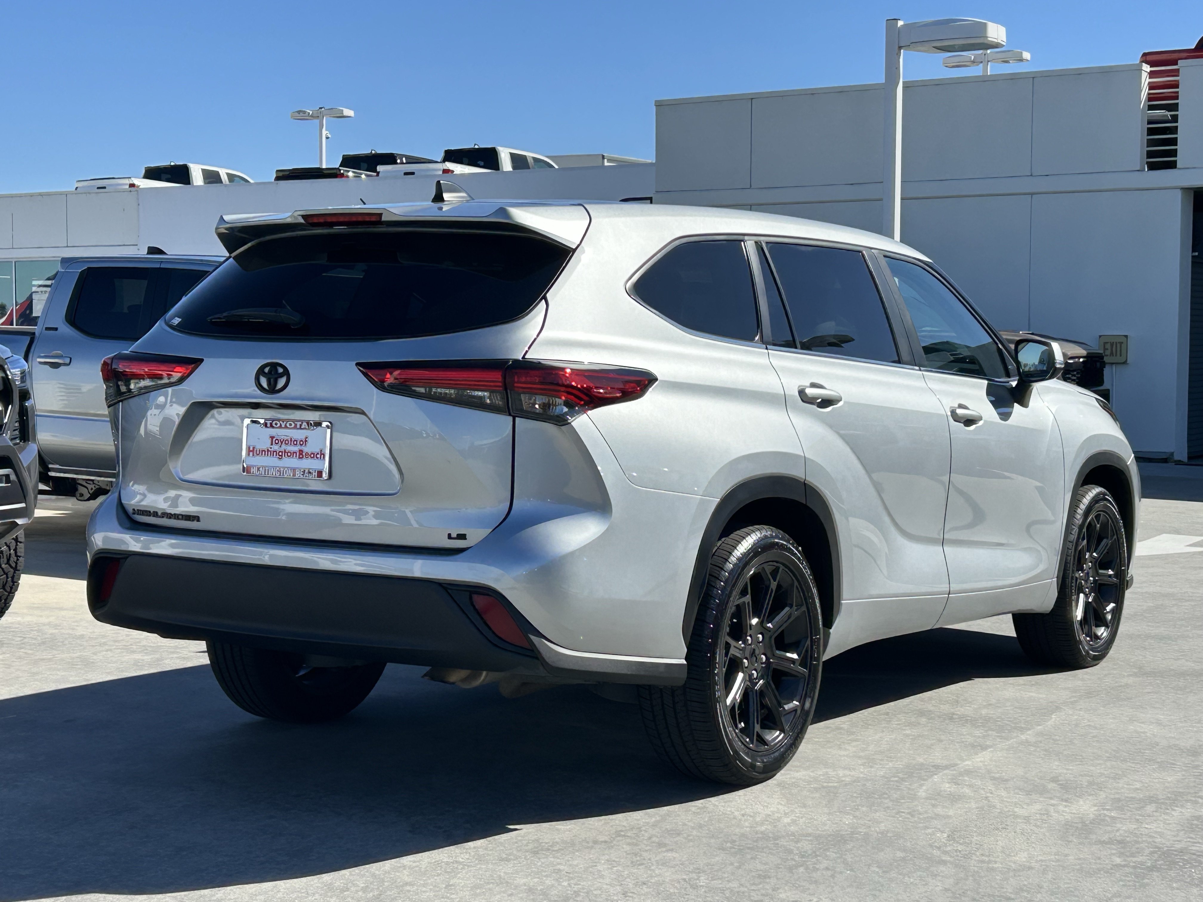 Certified 2023 Toyota Highlander LE FWD image 3