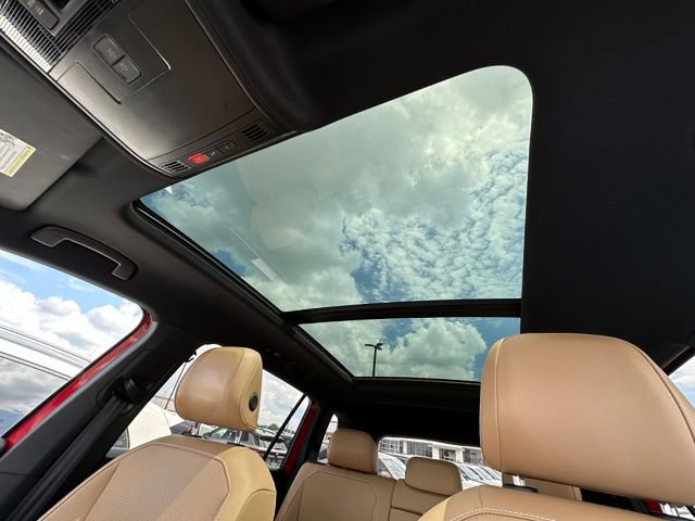 Used 2024 Volkswagen Tiguan SE R-Line FWD image 23