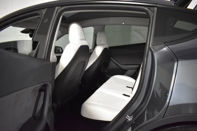 Used 2023 Tesla Model Y Long Range image 27