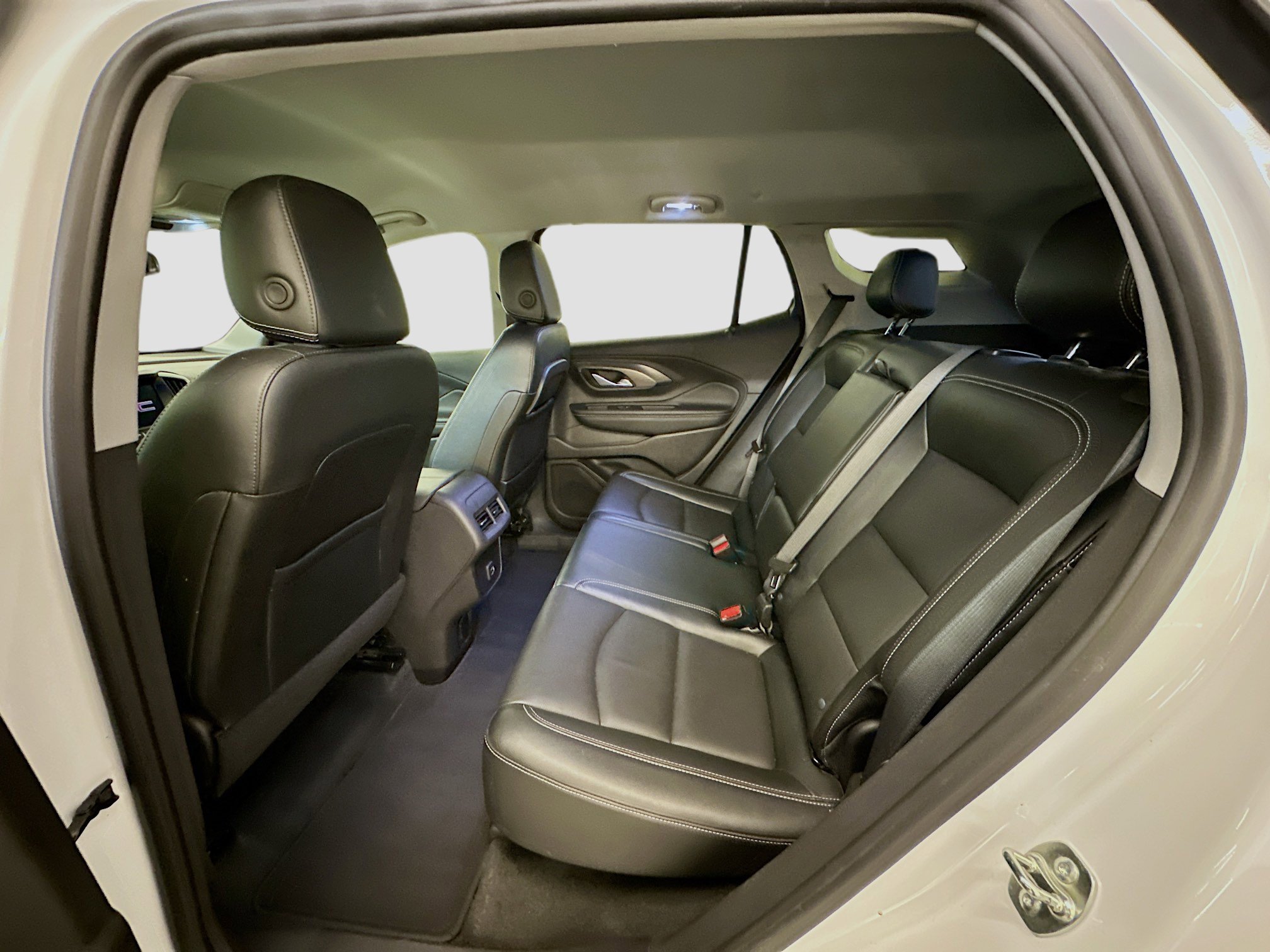 Used 2024 GMC Terrain SLT image 29