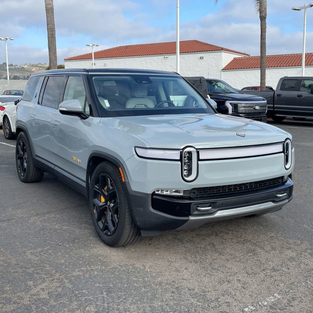 Used 2023 Rivian R1S Adventure image 2