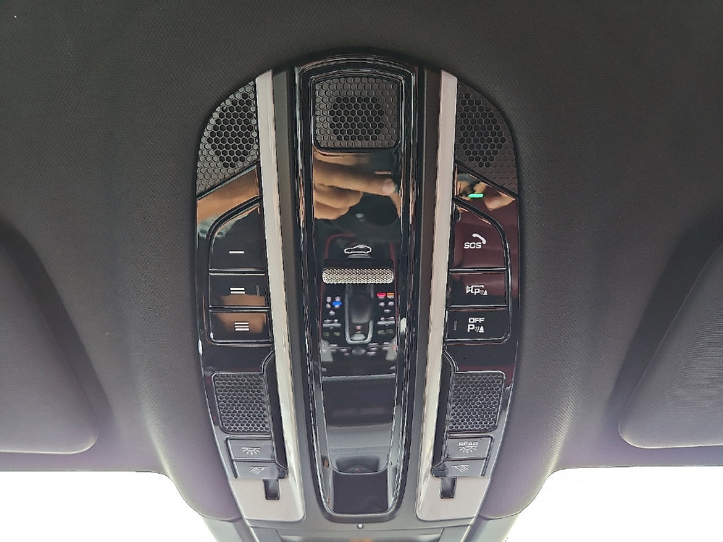 Used 2023 Porsche Cayenne Platinum Edition AWD/4WD image 28