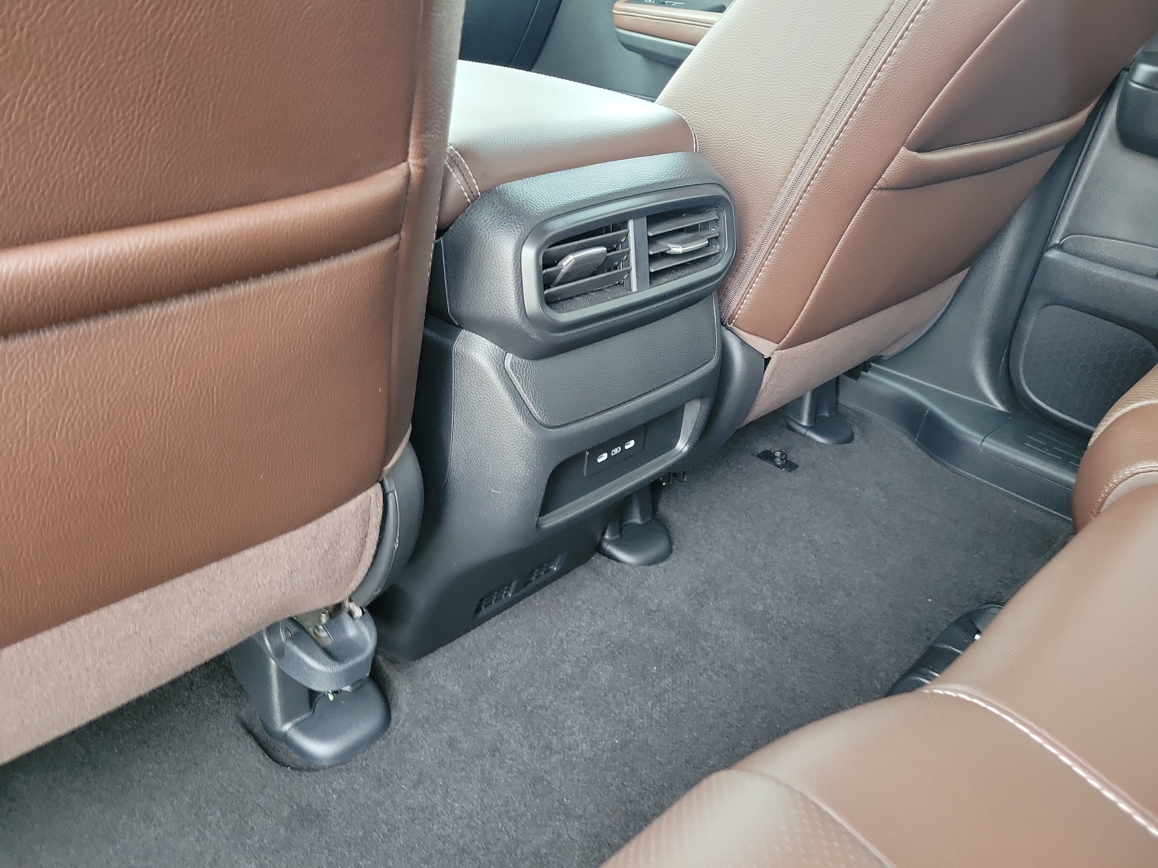 Used 2025 Honda Passport EX-L image 14