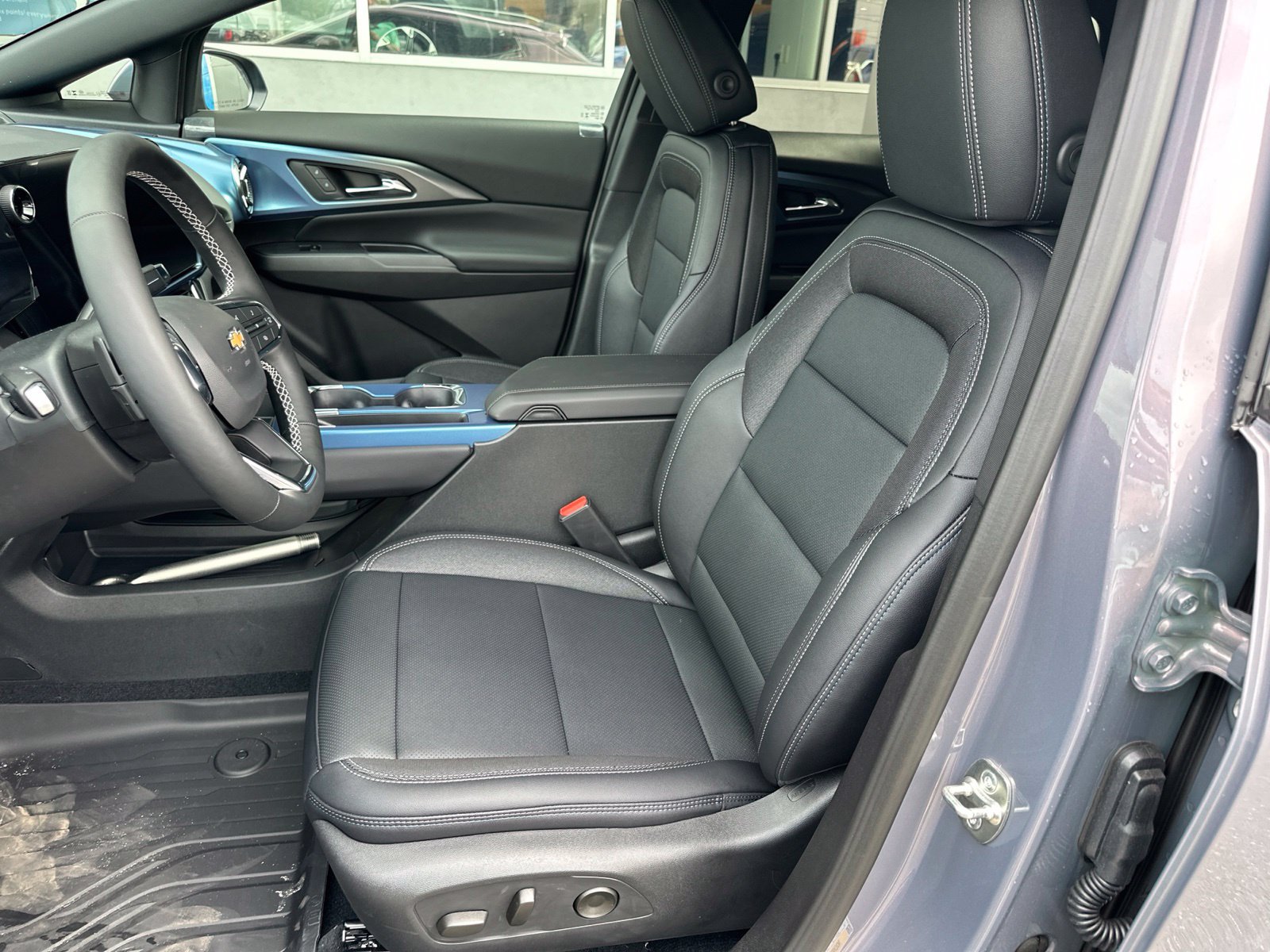 New 2026 Chevrolet Equinox EV LT FWD image 15