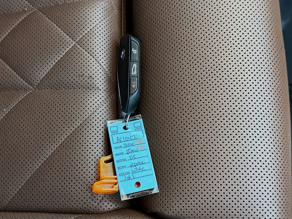 Used 2024 BMW X5 xDrive40i w/ Parking Assistance Package image 34