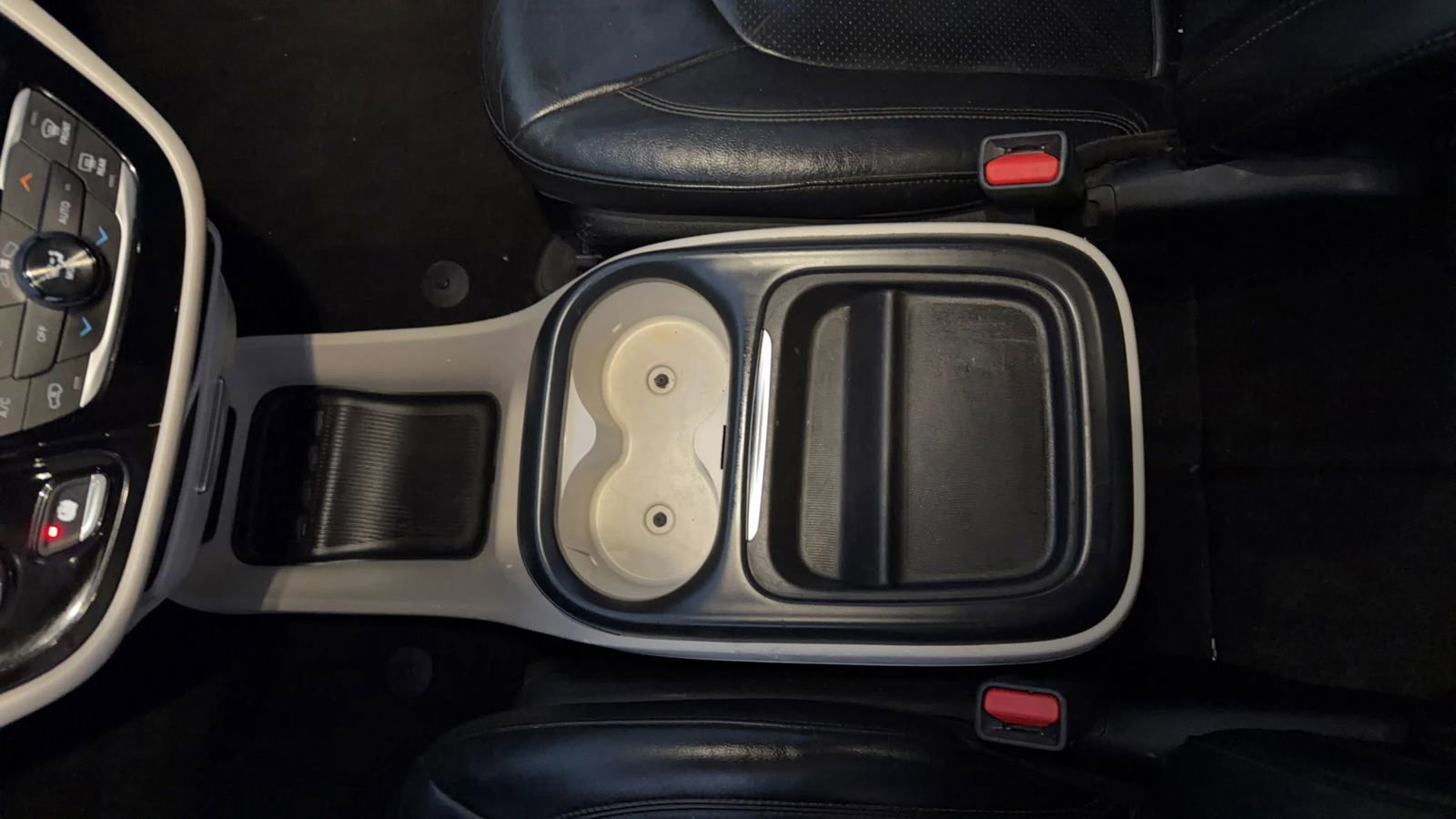 Used 2018 Chrysler Pacifica Touring-L image 31