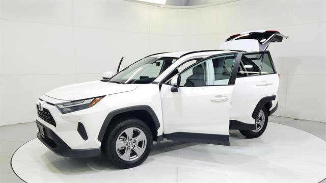 Used 2025 Toyota RAV4 XLE FWD image 30