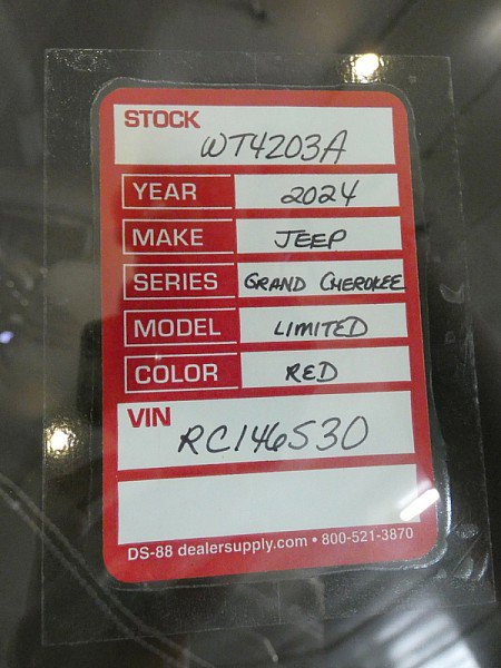 Used 2024 Jeep Grand Cherokee Limited image 30