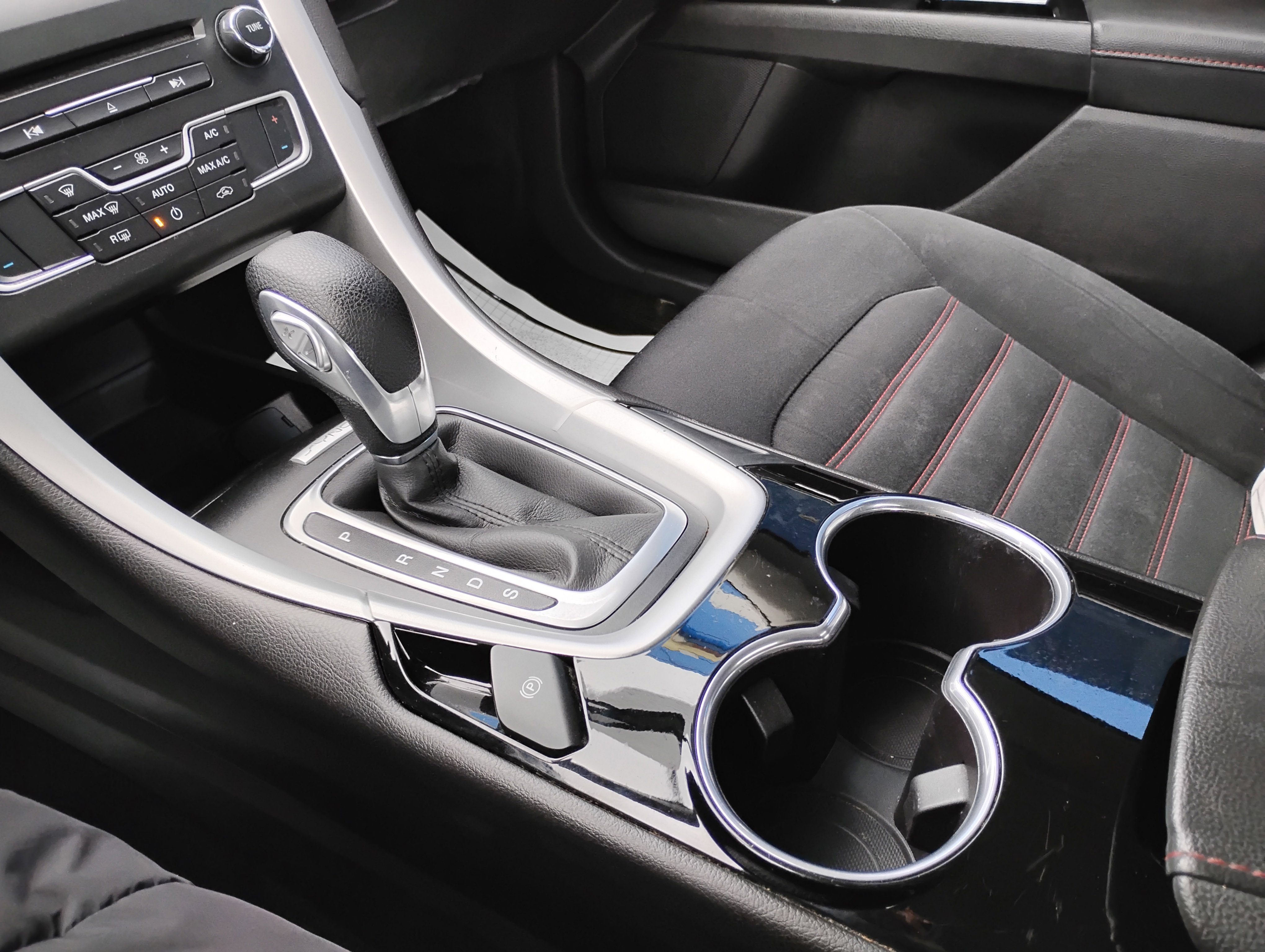 Used 2016 Ford Fusion SE image 12