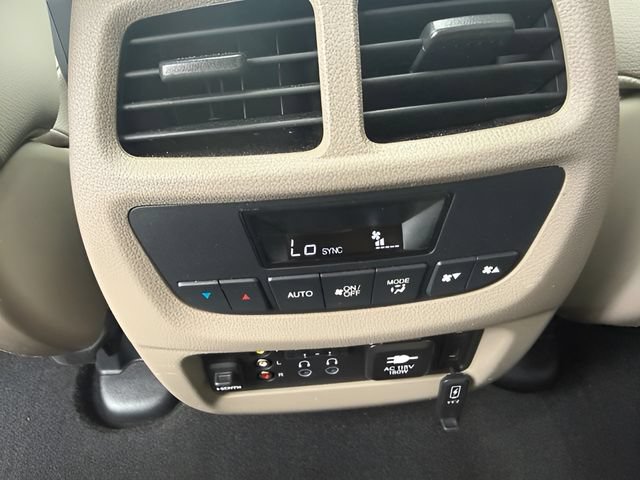 Used 2016 Honda Pilot Touring image 12