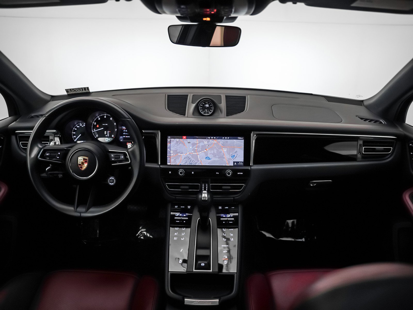 Certified 2024 Porsche Macan image 15