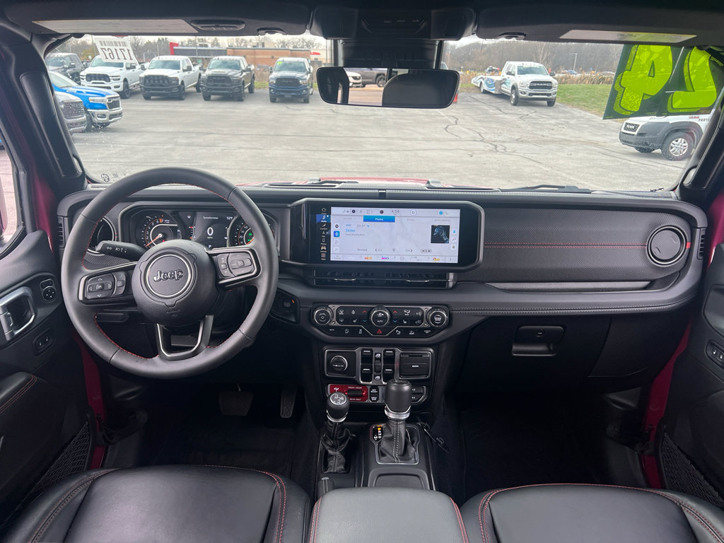 Used 2024 Jeep Gladiator Rubicon AWD/4WD image 19