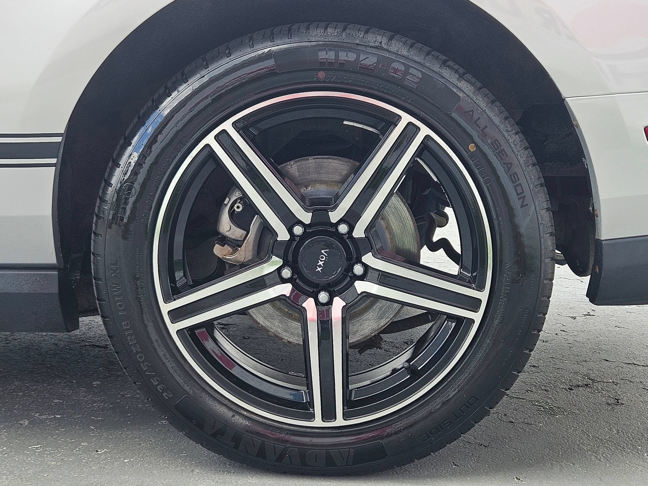 Used 2010 Ford Mustang GT Premium RWD image 25