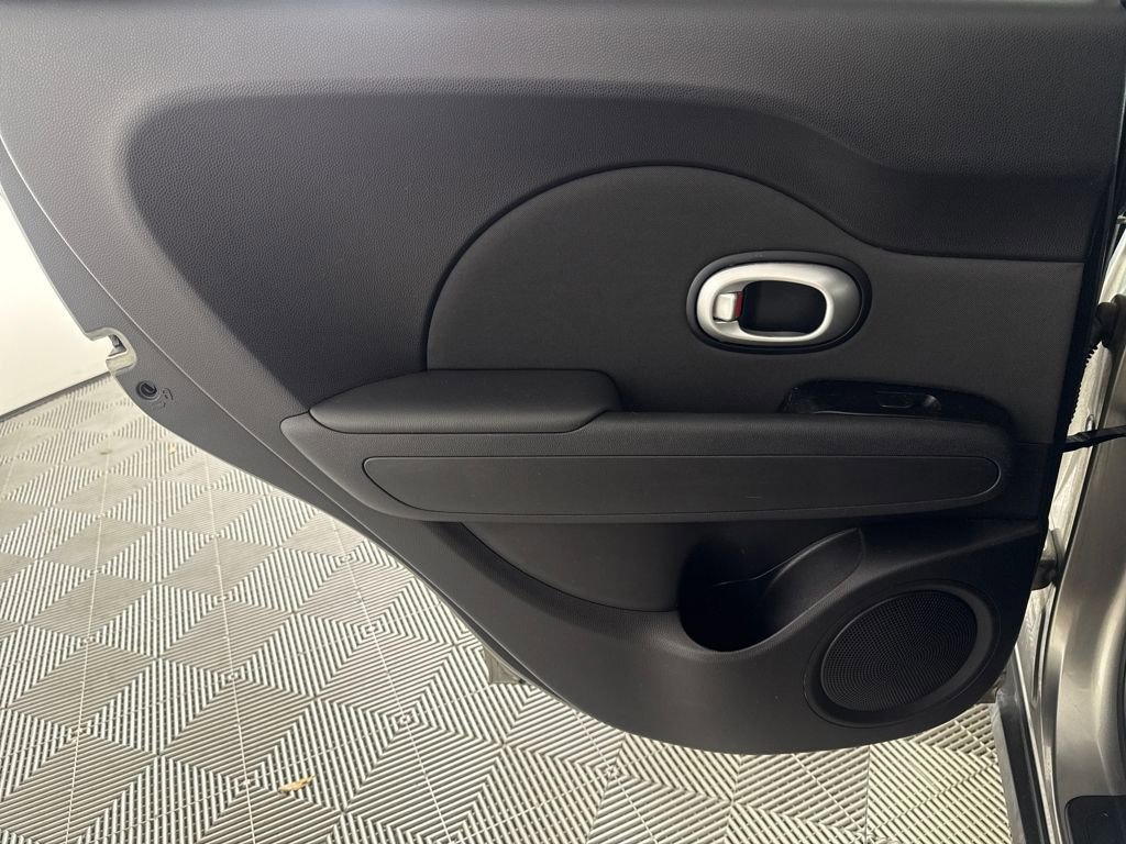 Used 2015 Kia Soul image 11