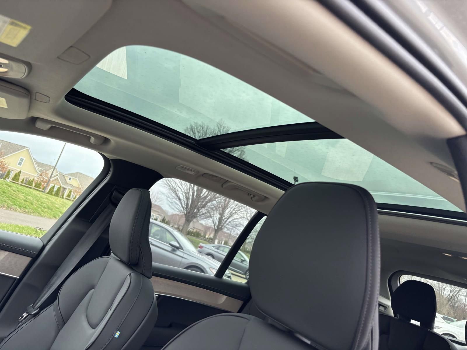 New 2026 Volvo XC90 B6 Plus w/ Protection Package Premier image 25