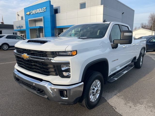 Used 2025 Chevrolet Silverado 2500 LT w/ Safety Package AWD/4WD image 2