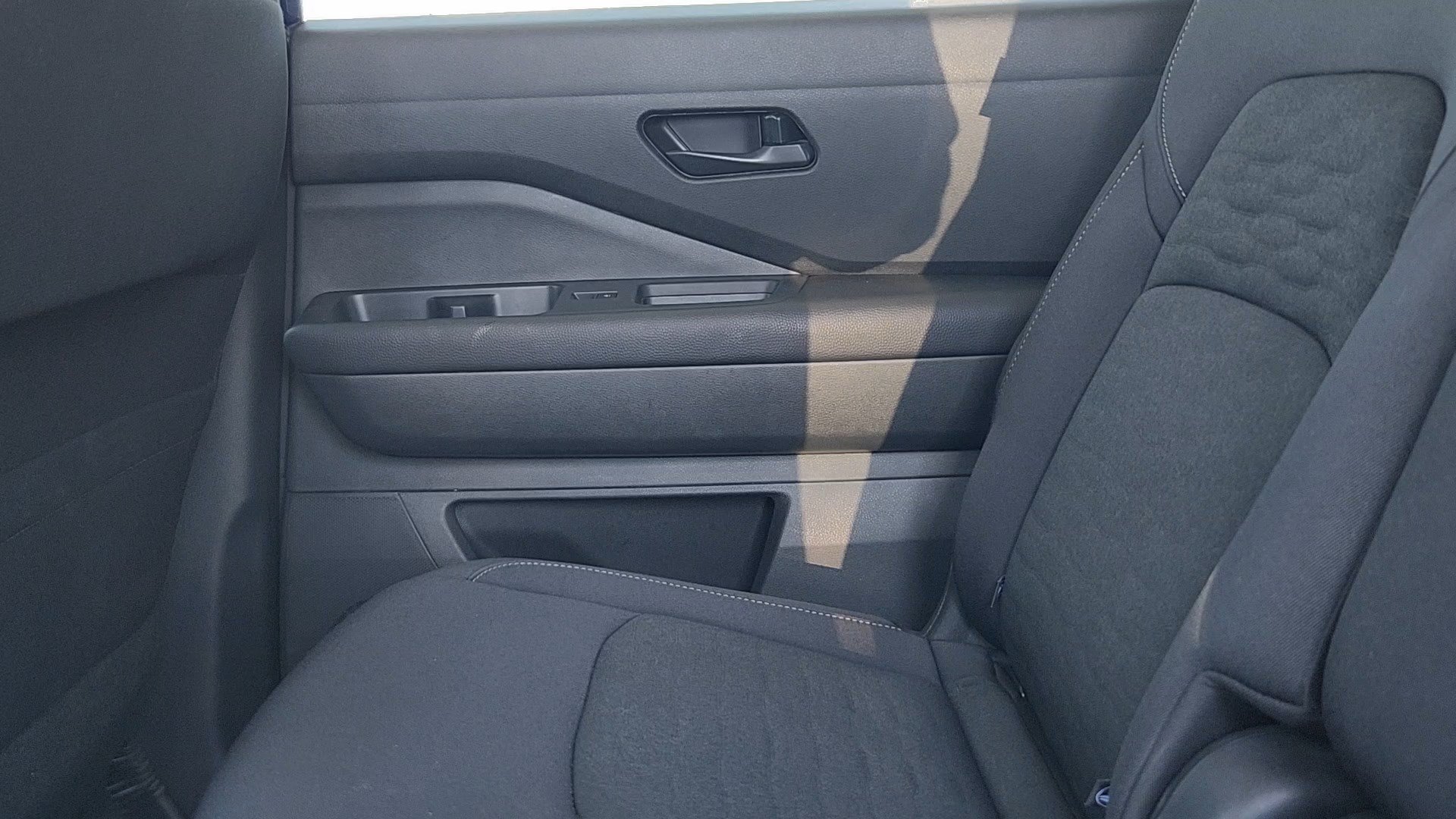 Used 2025 Nissan Pathfinder SV AWD/4WD image 16