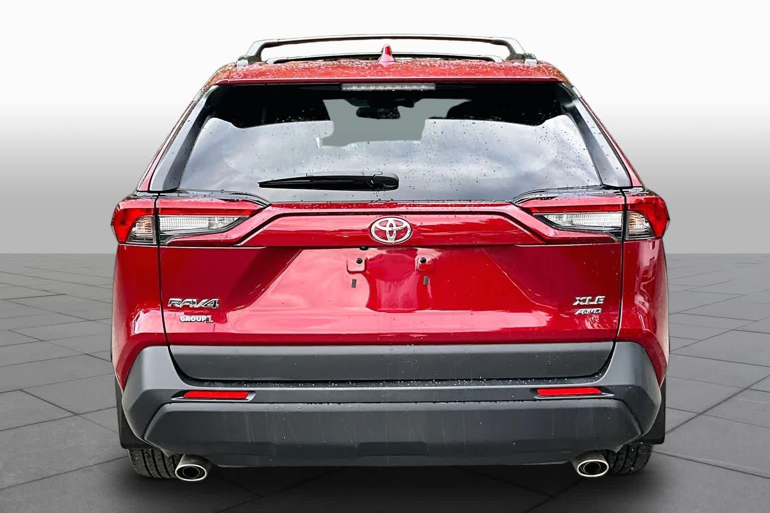 Used 2025 Toyota RAV4 XLE Premium AWD/4WD image 5