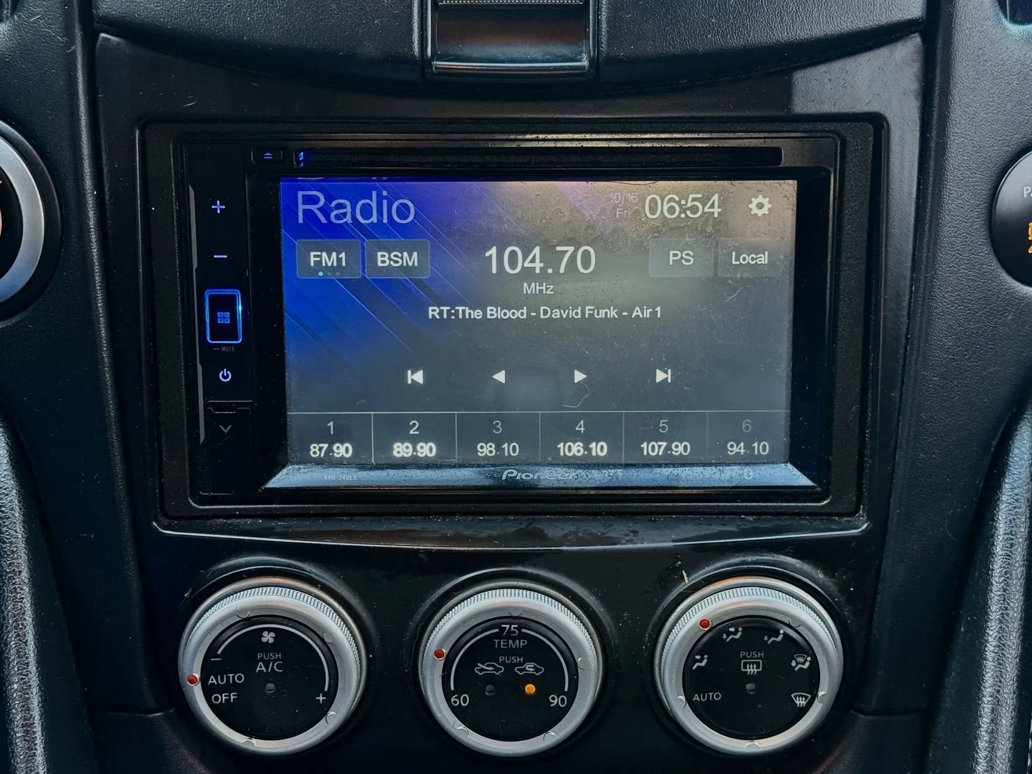 Used 2016 Nissan 370Z Coupe image 24