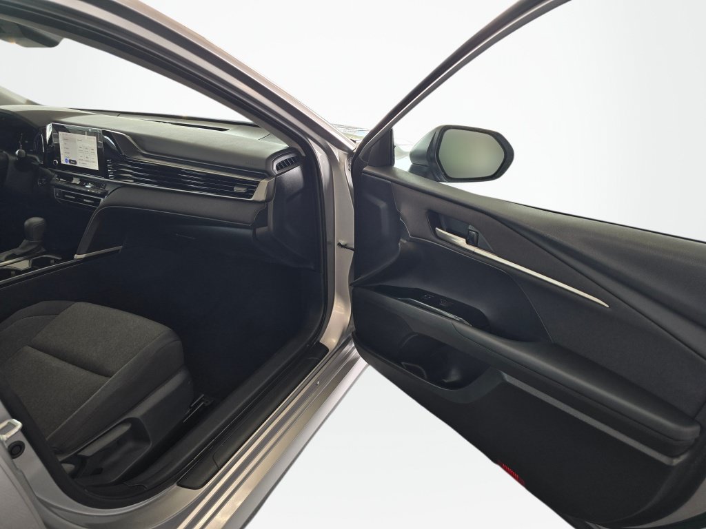 Used 2025 Toyota Camry LE FWD image 41