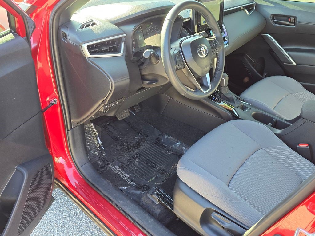 Used 2025 Toyota Corolla Cross AWD Hybrid w/ Moonroof Package image 15