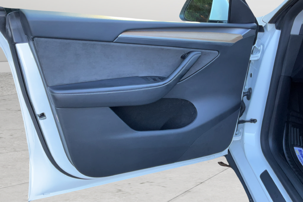 Used 2024 Tesla Model Y 2WD image 21