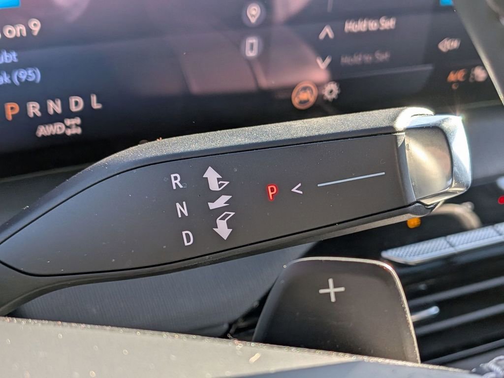 Used 2025 Buick Enclave Preferred AWD/4WD image 28