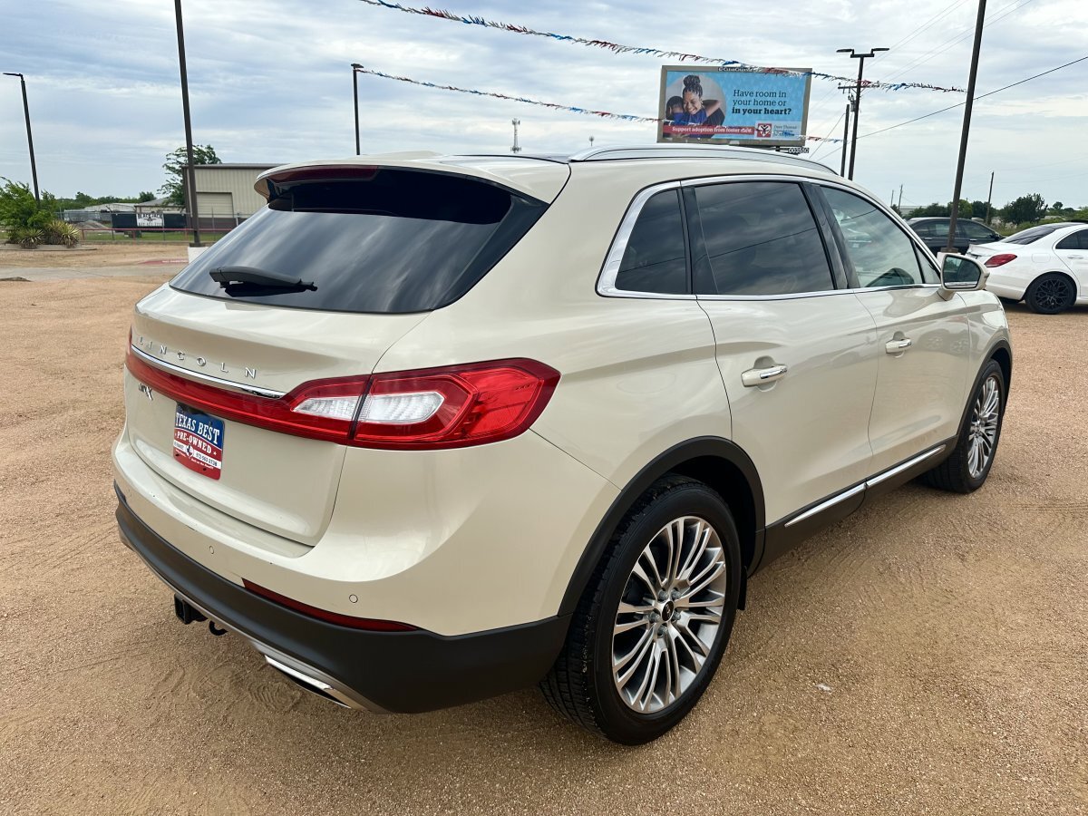 Used 2016 Lincoln MKX Reserve w/ Luxury Package FWD image 4