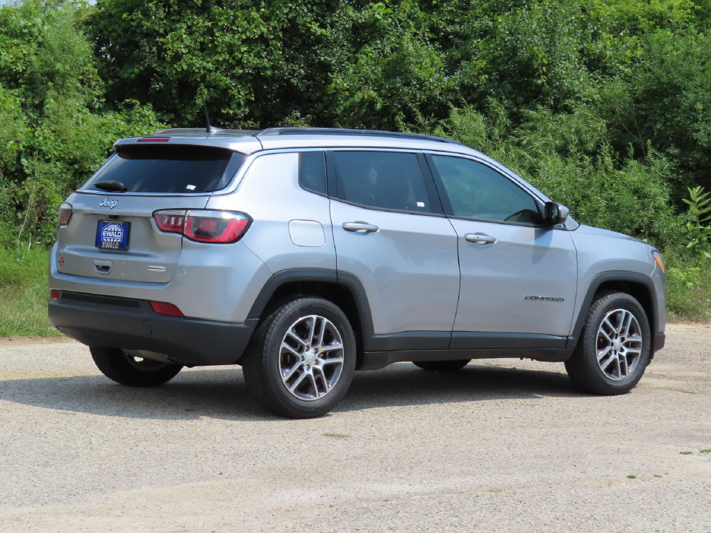 Used 2019 Jeep Compass Latitude w/ Popular Equipment Group FWD image 3