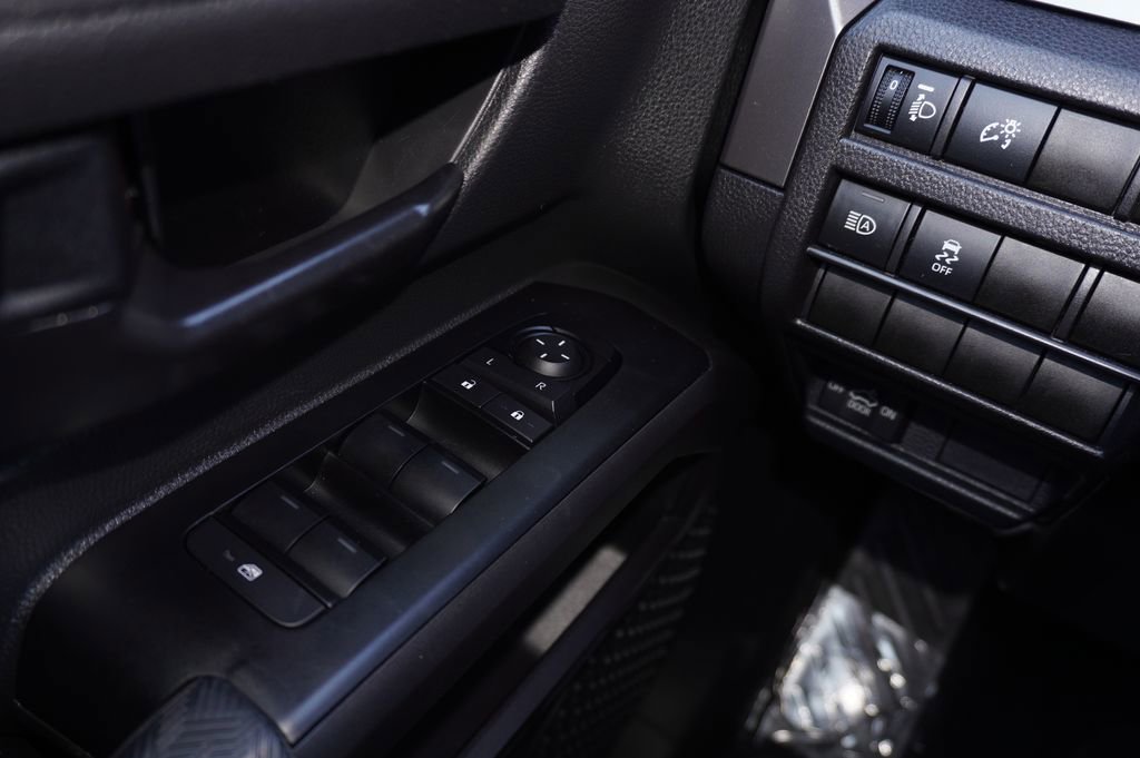 Certified 2025 Toyota Tacoma SR5 AWD/4WD image 13