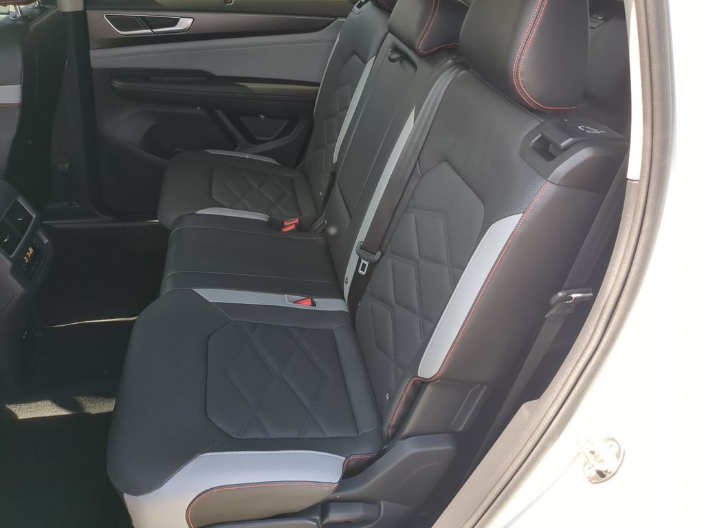 Certified 2024 Volkswagen Atlas Peak Edition SE AWD/4WD image 18