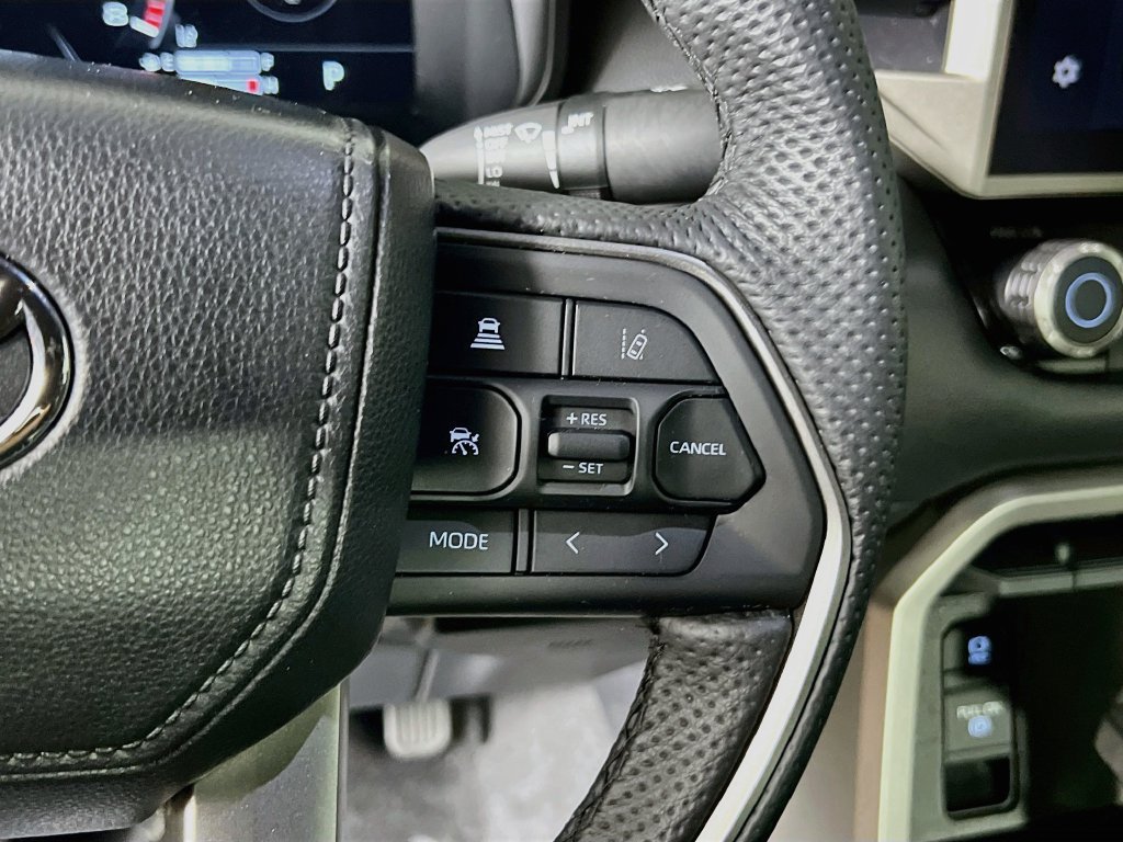 Used 2025 Toyota Tundra Limited AWD/4WD image 17