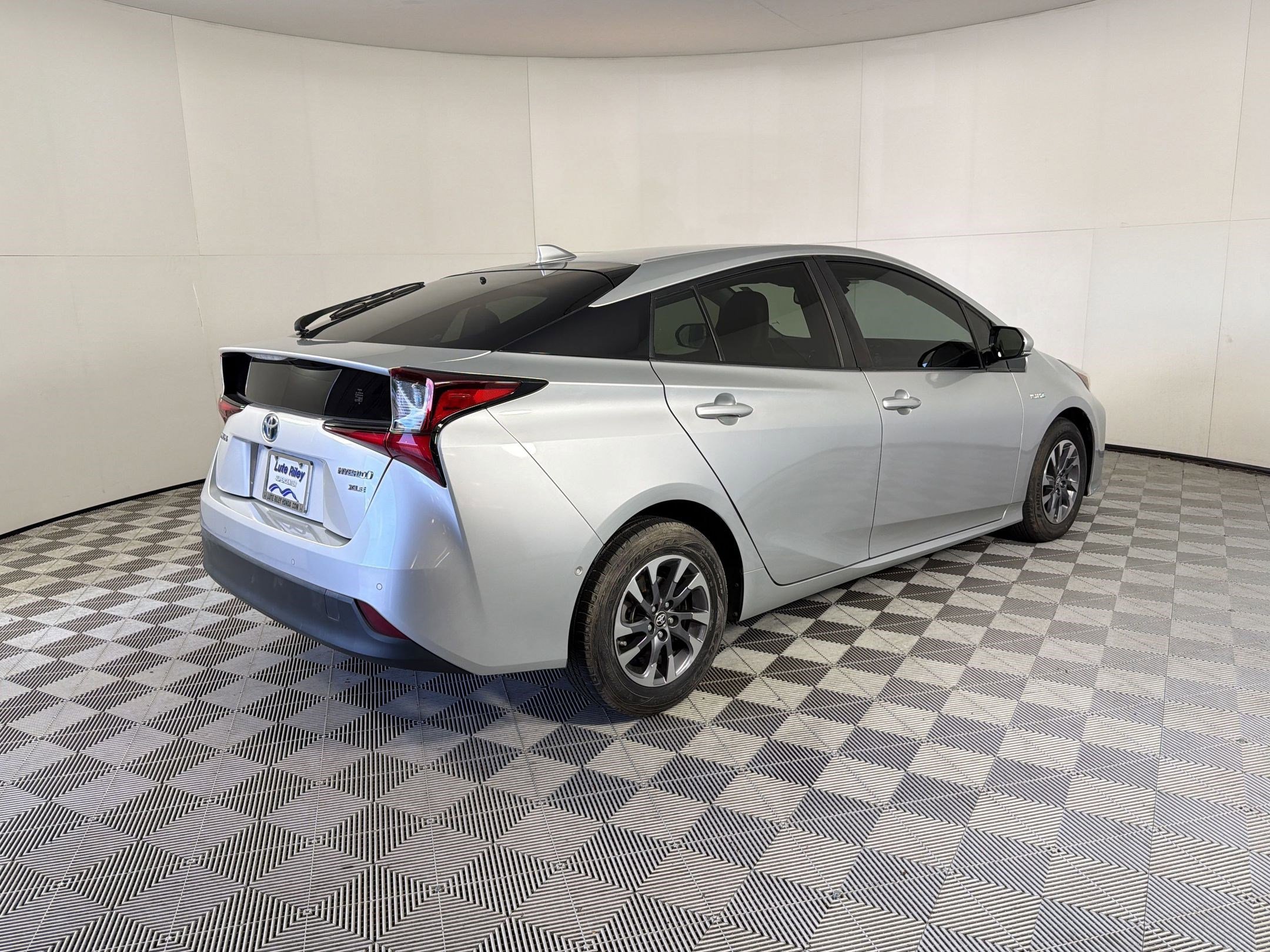 Used 2019 Toyota Prius XLE w/ Advanced Technology Package image 9