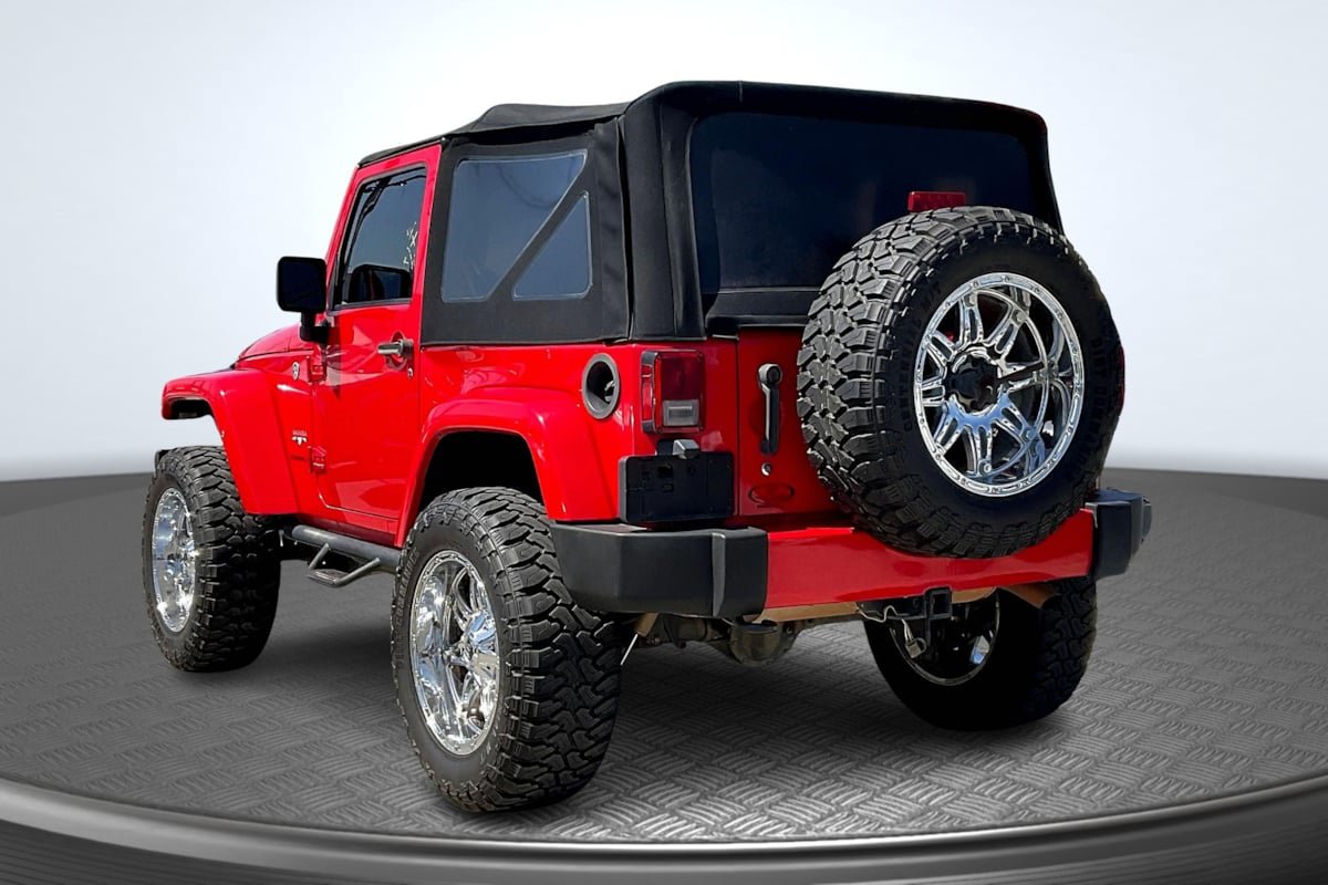 Used 2016 Jeep Wrangler Sahara w/ Connectivity Group AWD/4WD image 2