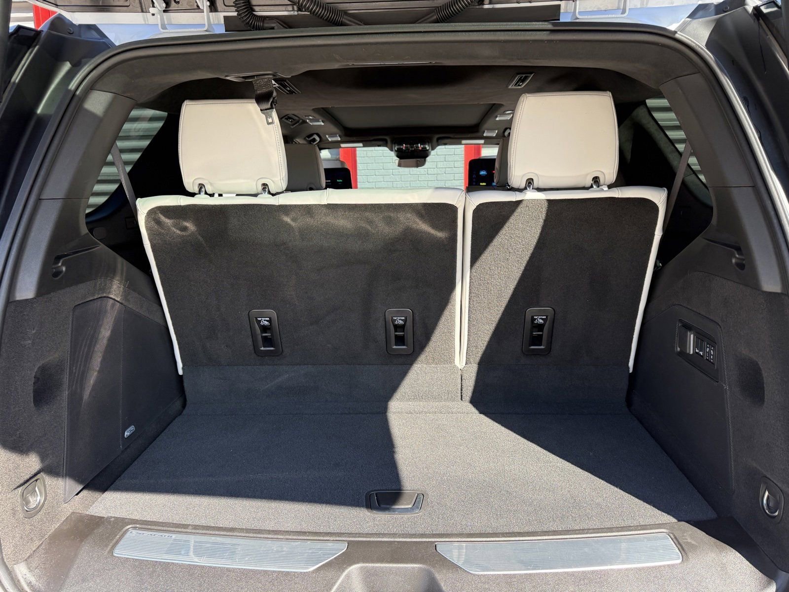 Used 2026 Cadillac Escalade V w/ LPO, ONYX Package image 17