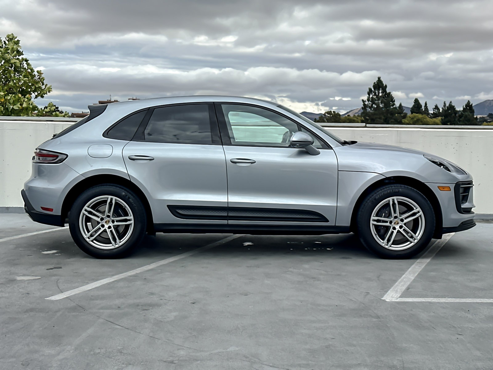Certified 2026 Porsche Macan AWD/4WD image 10