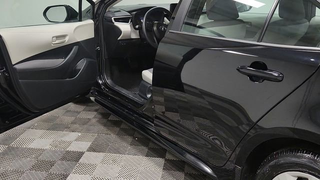 Used 2025 Toyota Corolla LE image 15