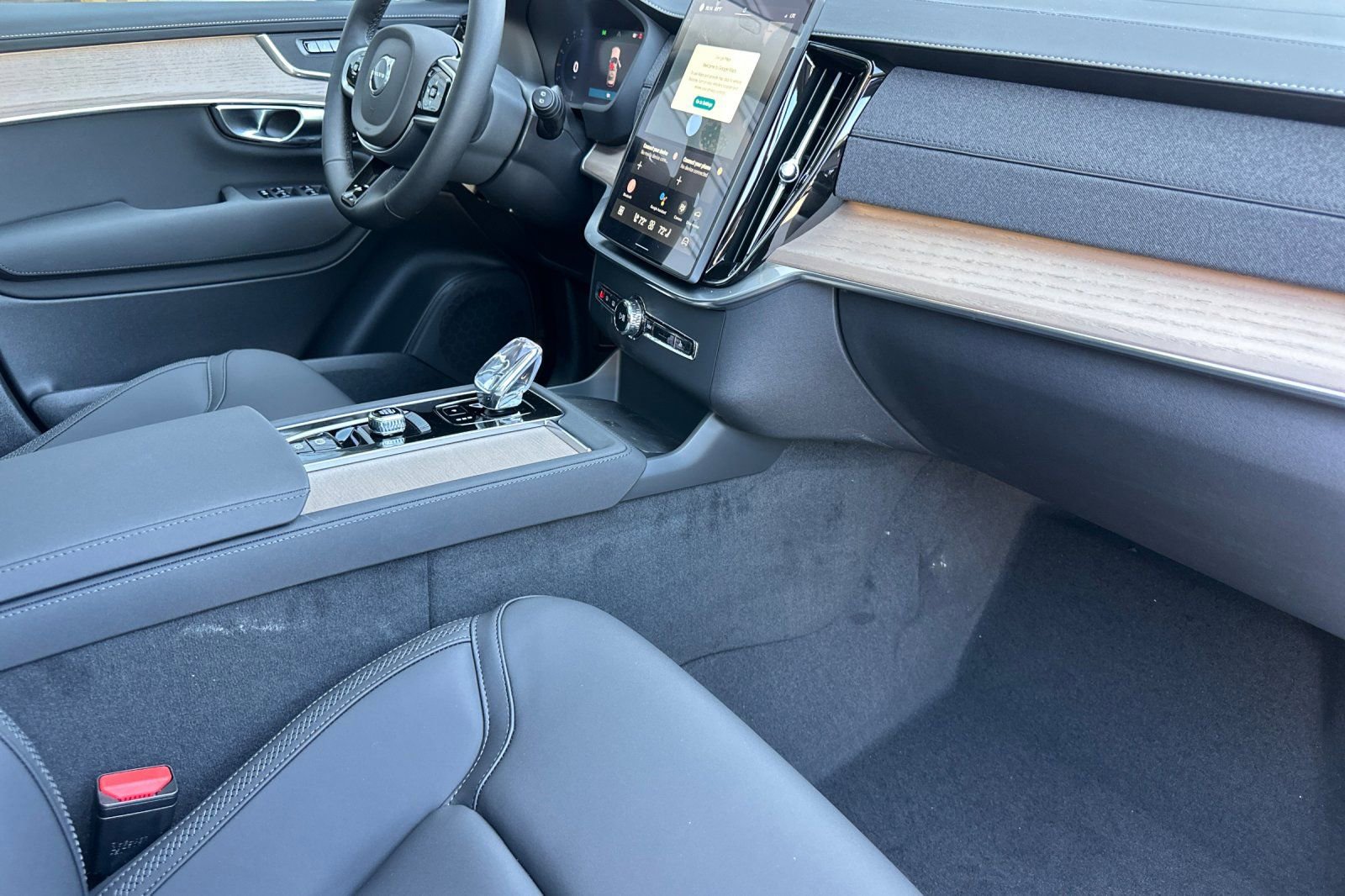 Certified 2025 Volvo XC90 B6 Core w/ Protection Package Premier image 18