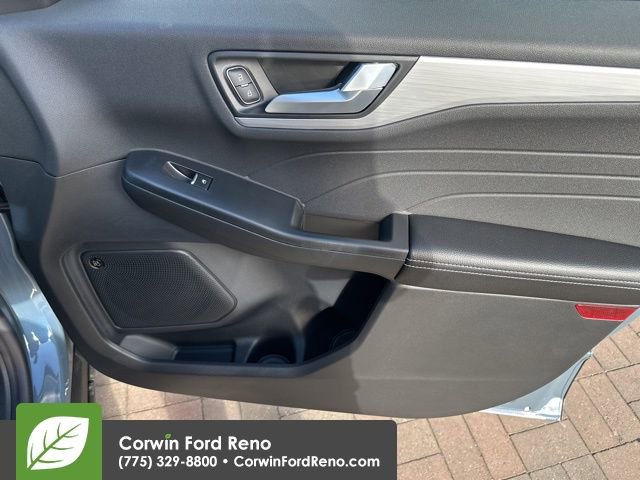 New 2025 Ford Escape SE w/ PHEV Premium Package image 32