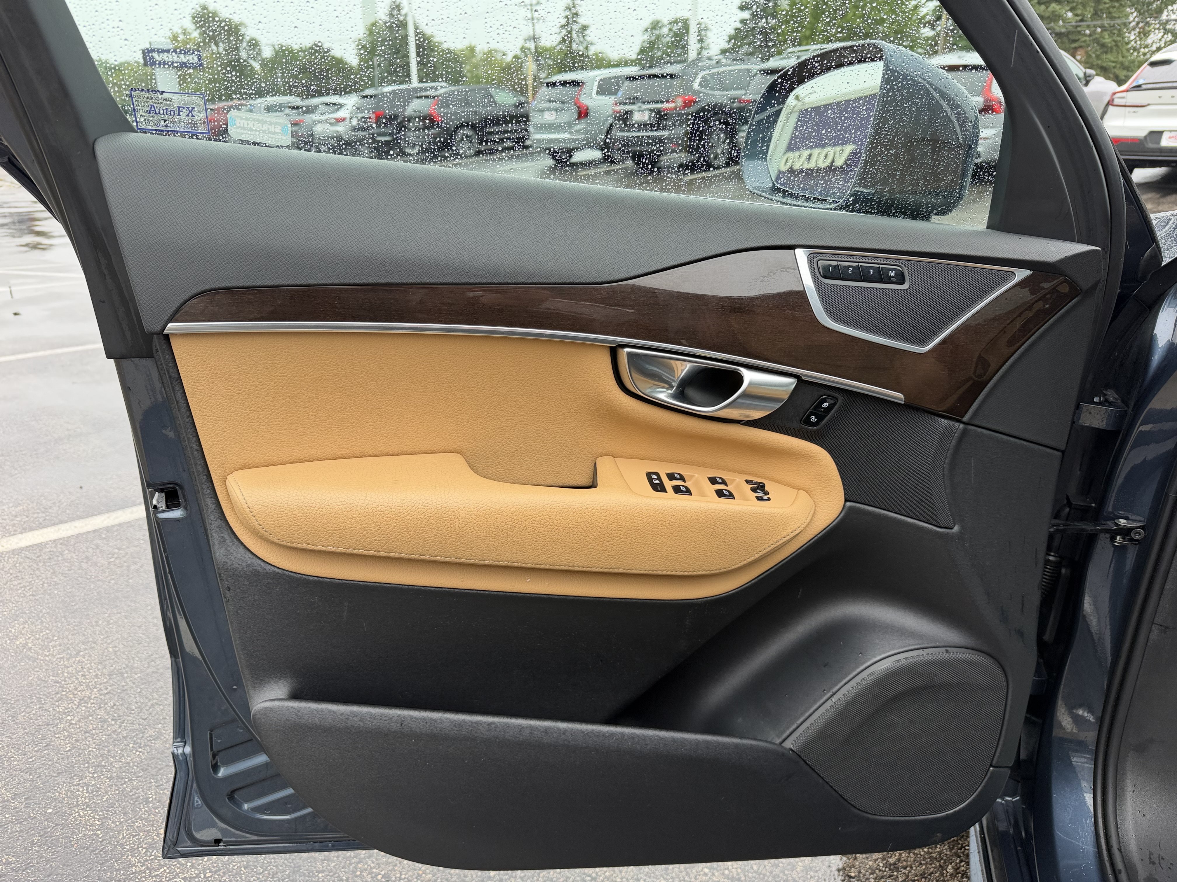 Used 2019 Volvo XC90 T6 Momentum w/ Protection Package AWD/4WD image 7